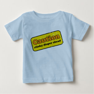 Camiseta Para Bebê Cuidado: Fralda fedido adiante