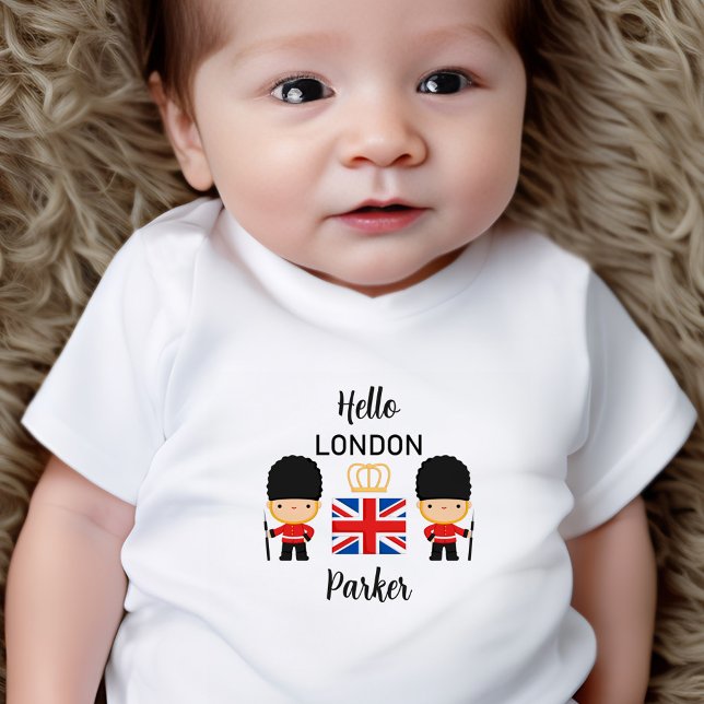 Camiseta Para Bebê Cute London Guarda Baby Boy Name British (Cute London Guards British Boy Baby T-shirt)