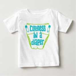 Camiseta Para Bebê Cutensina em uma Fralda