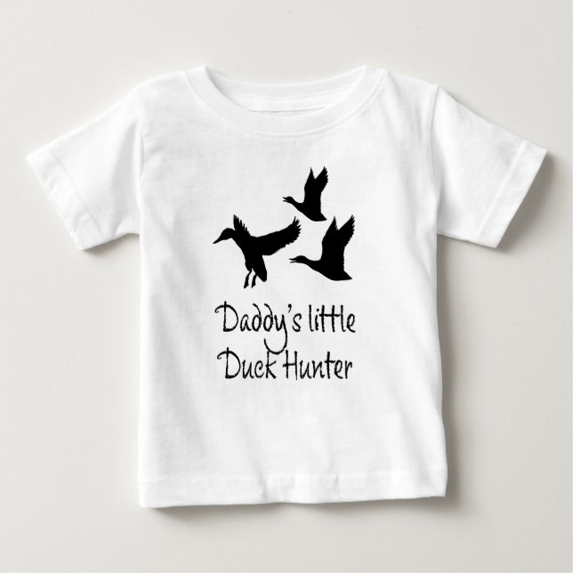 Camiseta Para Bebê Daddys Little Duck Hunter Baby Bodycase (Frente)