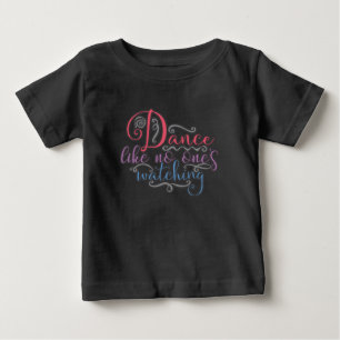 Camiseta Para Bebê Dança Engraçada Como Ninguém Assistindo Rainha