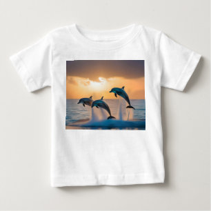 Camiseta Para Bebê Dançando no Suco: Três Golfinhos Pulando