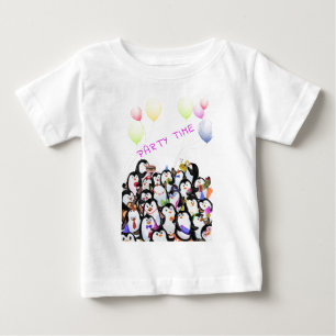 Camiseta Para Bebê Desenho de Cartoon do Partido dos Pinguins Feliz -