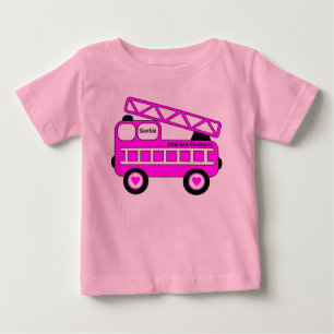 Camiseta Para Bebê Design do caminhão de bombeiros, de cor rosa-branc