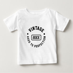Camiseta Para Bebê Design Vintage Ano Personalizado – Envelhecido à P