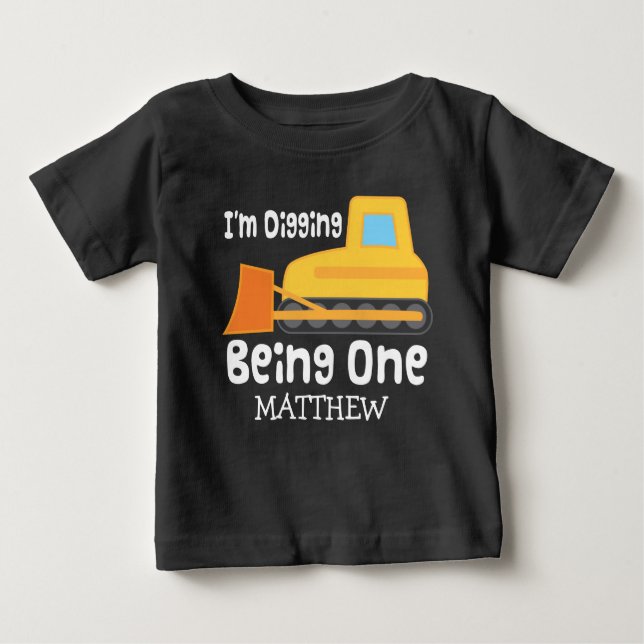 Camiseta Para Bebê Digging de primeiro aniversario sendo um TShirt pe (Frente)