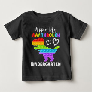 Camiseta Para Bebê Dinossauro Aparecendo no Meu Caminho pelo Jardim d
