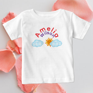 Camiseta Para Bebê Diversão no Nome do Arco-íris Nuvem Sol no Céu