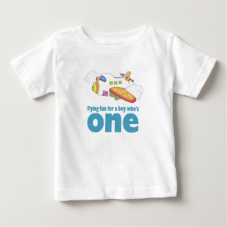 Camiseta Para Bebê Diversão Voadora para um Menino Que Tem 1