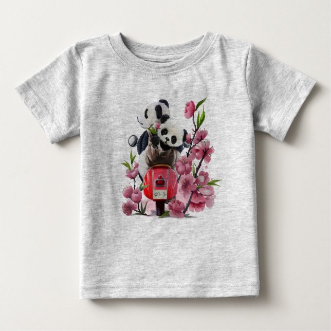 Camiseta Para Bebê Dois pandas montam um ciclomotor (Frente)