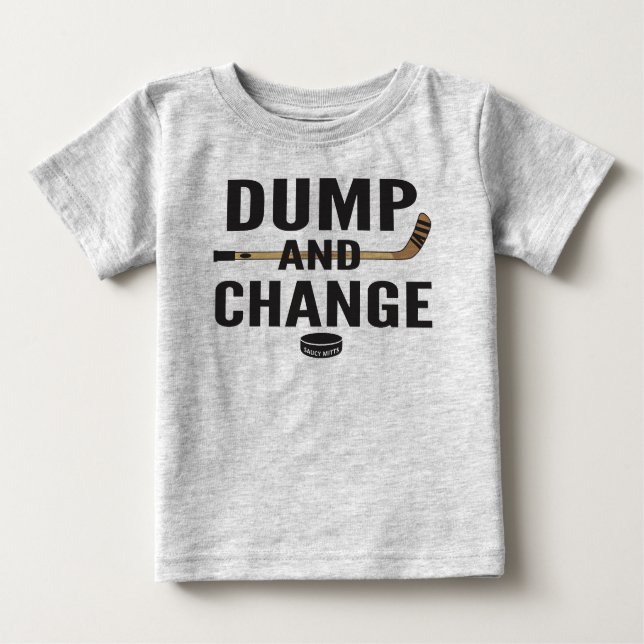 Camiseta Para Bebê Dump and Change Hockey Baby (Frente)