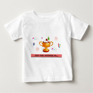 Camiseta Para Bebê E o vencedor é a sobremesa.