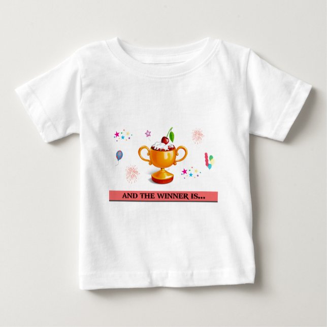 Camiseta Para Bebê E o vencedor é a sobremesa. (Frente)