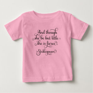 Camiseta Para Bebê Ela pode ser pequena, mas é feroz. Shakespeare