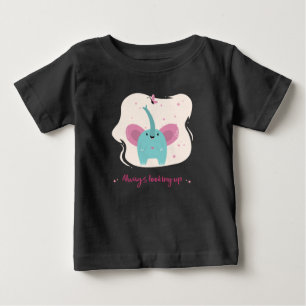Camiseta Para Bebê Elefante Bonito Com Texto Sempre Procurando