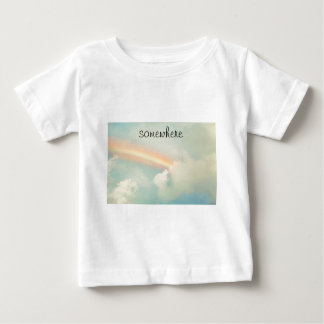 Camiseta Para Bebê Em algum lugar sobre o arco-íris