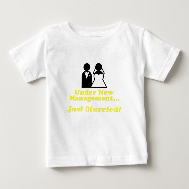 Camiseta Para Bebê Em Novo Recem casados de Gerenciamento (Frente)