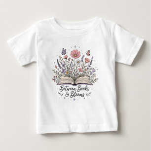 Camiseta Para Bebê Entre livros e flores amante de livros leitor