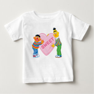 Camiseta Para Bebê Ernie & Bert Big Namorados Heart