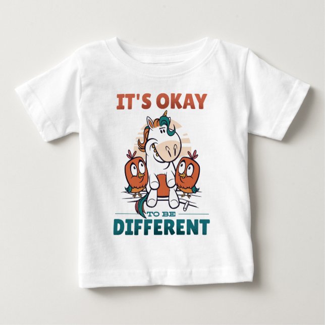 Camiseta Para Bebê Está bem ser diferente de convite (Frente)