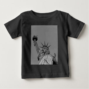 Camiseta Para Bebê Estátua Negra e Branca da Liberdade em Nova Iorque
