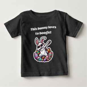 Camiseta Para Bebê Este coelhinho adora bisbilhotar!