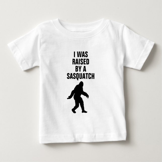 Camiseta Para Bebê Eu fui aumentado por um sasquatch (Frente)