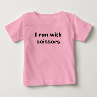 Camiseta Para Bebê Eu funciono com tesouras