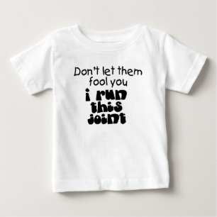Camiseta Para Bebê Eu funciono este t-shirt comum do bebê