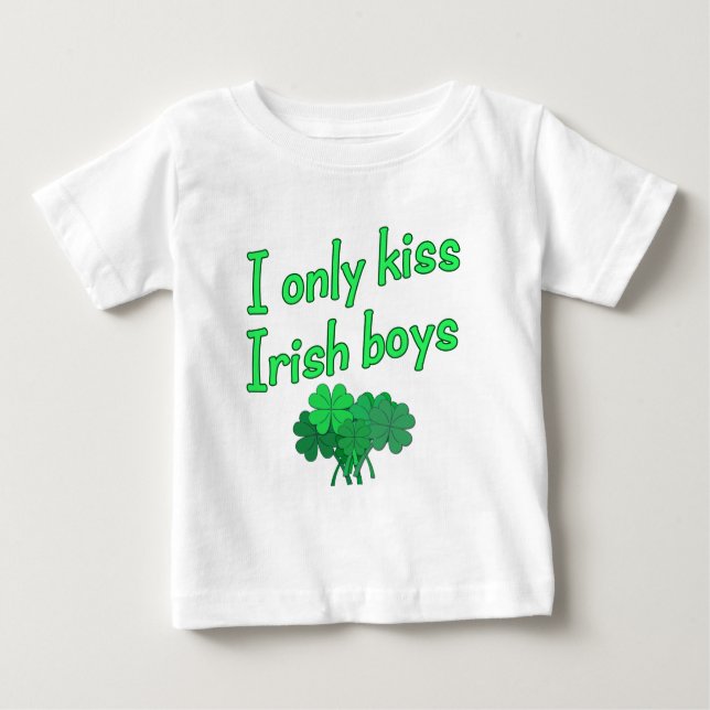 Camiseta Para Bebê Eu Só Beijo Meninos Irlandeses (Frente)