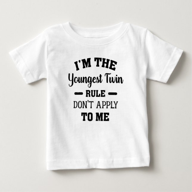 Camiseta Para Bebê Eu sou a mais jovem das regras gêmeas não me aplic (Frente)
