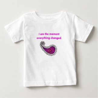 Camiseta Para Bebê Eu Sou O Momento Paisley Rosa