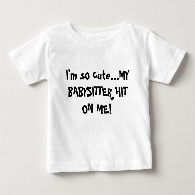 Camiseta Para Bebê Eu sou tão bonito minha baby-sitter bateu em mim (Frente)