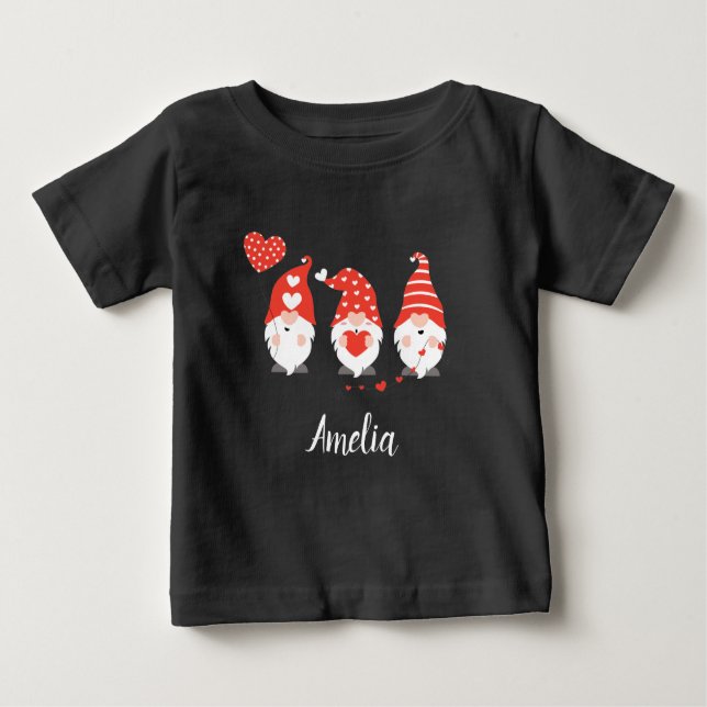 Camiseta Para Bebê Feliz Dia dos Namorados Gnomos Vermelho Rosa (Frente)