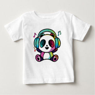 Camiseta Para Bebê Feliz Panda com fones de ouvido ouvindo música.