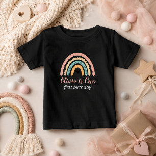 Camiseta Para Bebê Festa de 1º Aniversário da Rainbow & Hearts