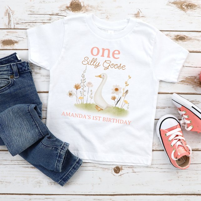 Camiseta Para Bebê Festa de 1º Aniversário Rustic Beige Floral One Si (One Silly Goose 1st Birthday T-shirt Girl, Personalized Girls First Birthday T-shirt Silly Goose,)