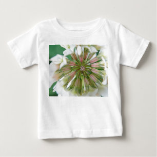 Camiseta Para Bebê Flor de trevo branco e rosa