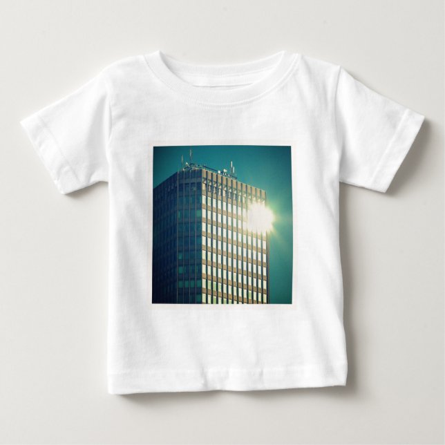 Camiseta Para Bebê Foto ao quadrado - Sol num edifício (Frente)