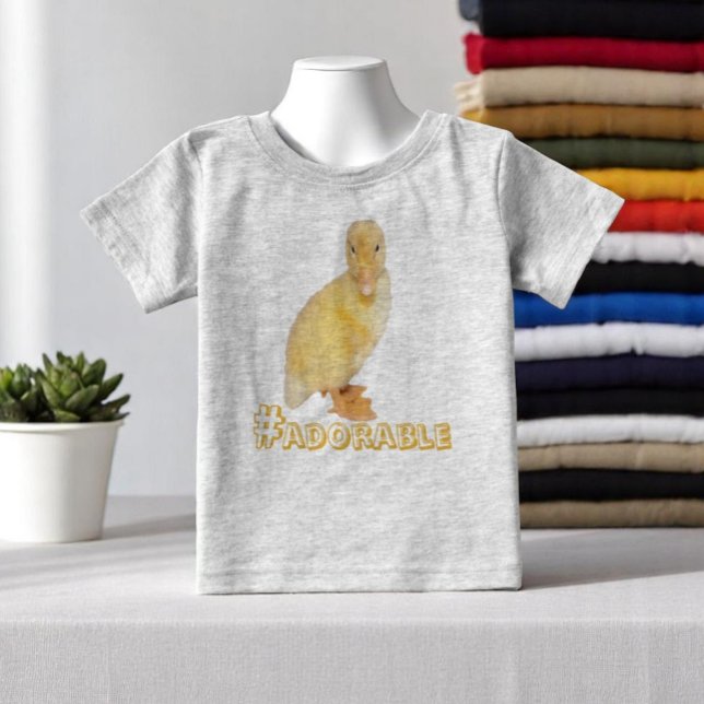 Camiseta Para Bebê Fotografia de Ducklings Amarelo Adorável (kids tee shirt front with template text)