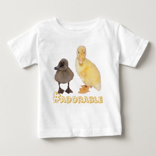 Camiseta Para Bebê Fotografia de Ducklings Amarelo e Cinza Adorável (Frente)
