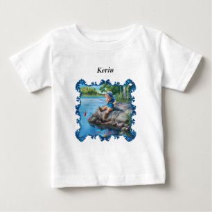 Camiseta Para Bebê Garoto pescando no rio.