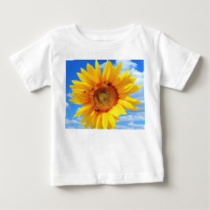 Camiseta Para Bebê Girassol Amarelo e Abelhas no Céu Azul - Dia do V