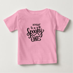 Camiseta Para Bebê Girly Spooky Um Primeiro Aniversário De Halloween