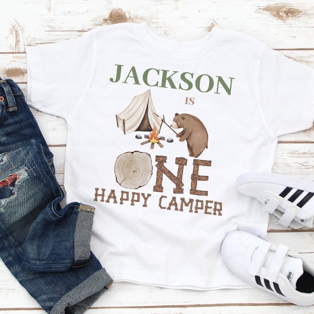 Camiseta Para Bebê Green Brown Bear Um Feliz primeiro aniversario De  (Happy Camper First Birthday T-shirt for Baby Boy, Wood-like Text, Camping Tent, Bear, Camp Fire)