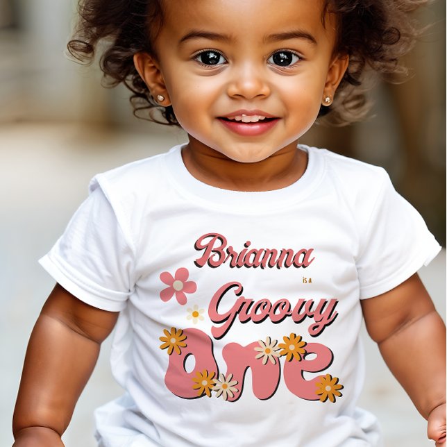 Camiseta Para Bebê Groovy 1 retro Daisy primeira festa de aniversário (Groovy one retro daisy first birthday party baby T-Shirt personalized dusty pink daisy groovy t-hirt)