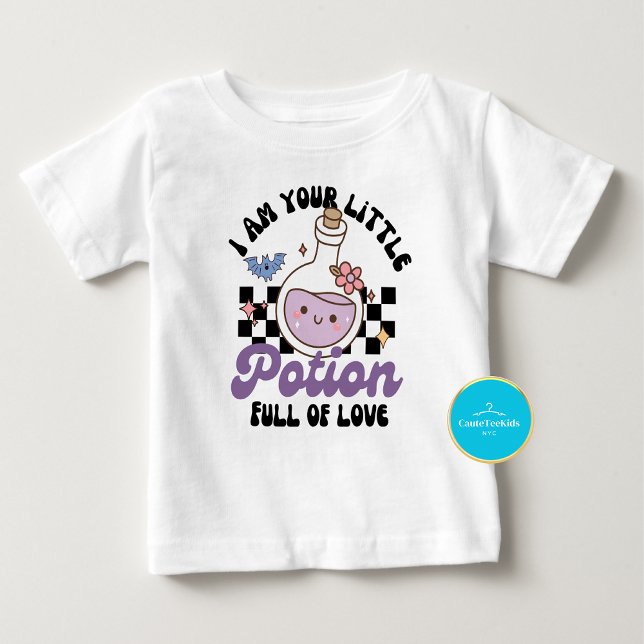 Camiseta Para Bebê Groovy Halloween Love Potion (Baby)