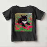 Camiseta Para Bebê Gustav Klimt Tuxedo Cat<br><div class="desc">T-Shirt com um gato Gustav Klimt tuxedo! Este adorável gatinho preto e branco se senta num campo de flores vermelhas,  azuis,  brancas e laranja. Um presente incrível para amantes de gatos e entusiastas de arte austríacos!</div>