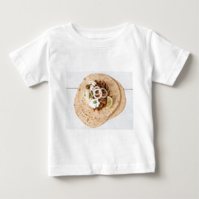 Camiseta Para Bebê Gyros pita com tzatziki coleslaw azeitonas e feta (Frente)