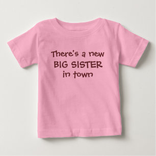 Camiseta Para Bebê Há uma nova IRMÃ BIG na cidade